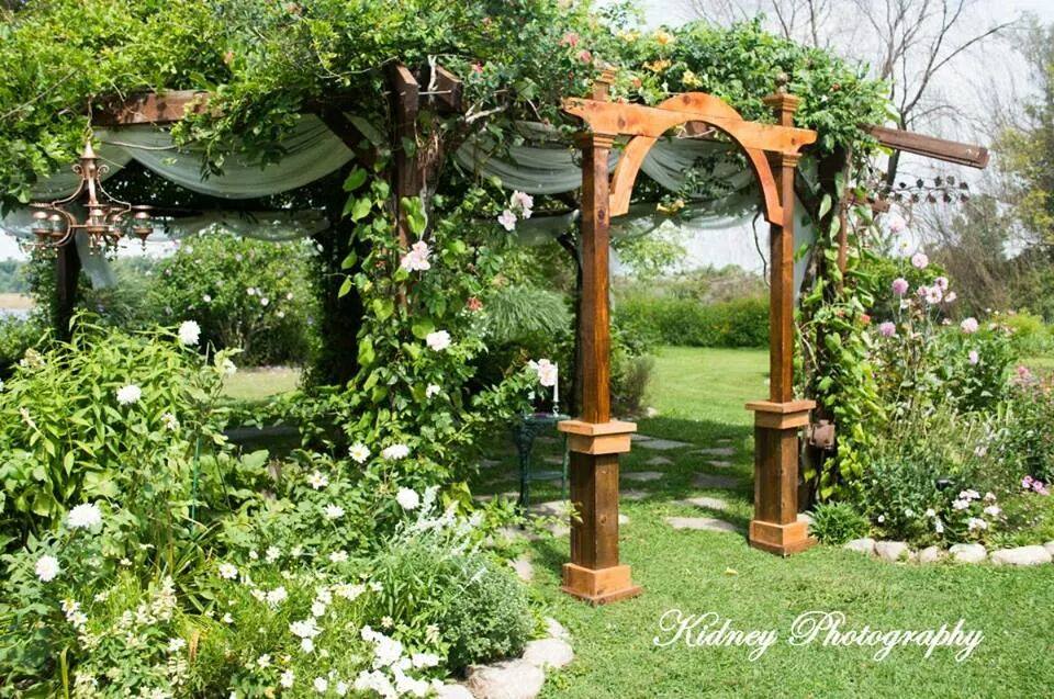 photo by Scarlet Barn Photography (formerly Kidney Photography)