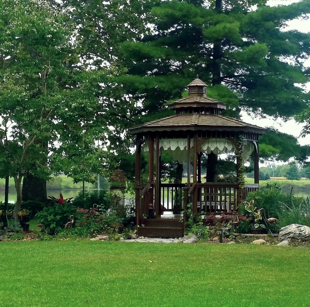 CEDAR GAZEBO