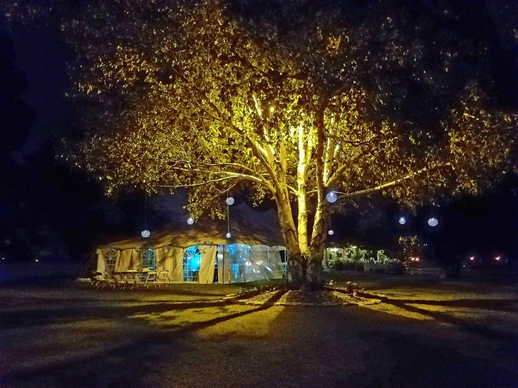 EVENING ENCLOSED TENT